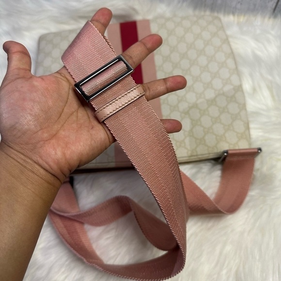 GUCCI canvass crossbody bag in pink and white - Picture 11 of 17